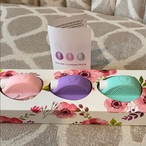 Battery-Operated Silicone Cleansing Device